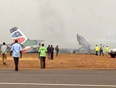 Σουδάν: Ζωντανοί όλοι οι επιβάτες του αεροπλάνου που συνετρίβη (φωτό)